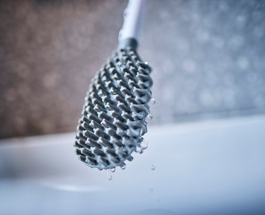 [hidden] [lifestyle] Flex™ TriBlade Pack of 2 Grey Replacement Toilet Brush Heads