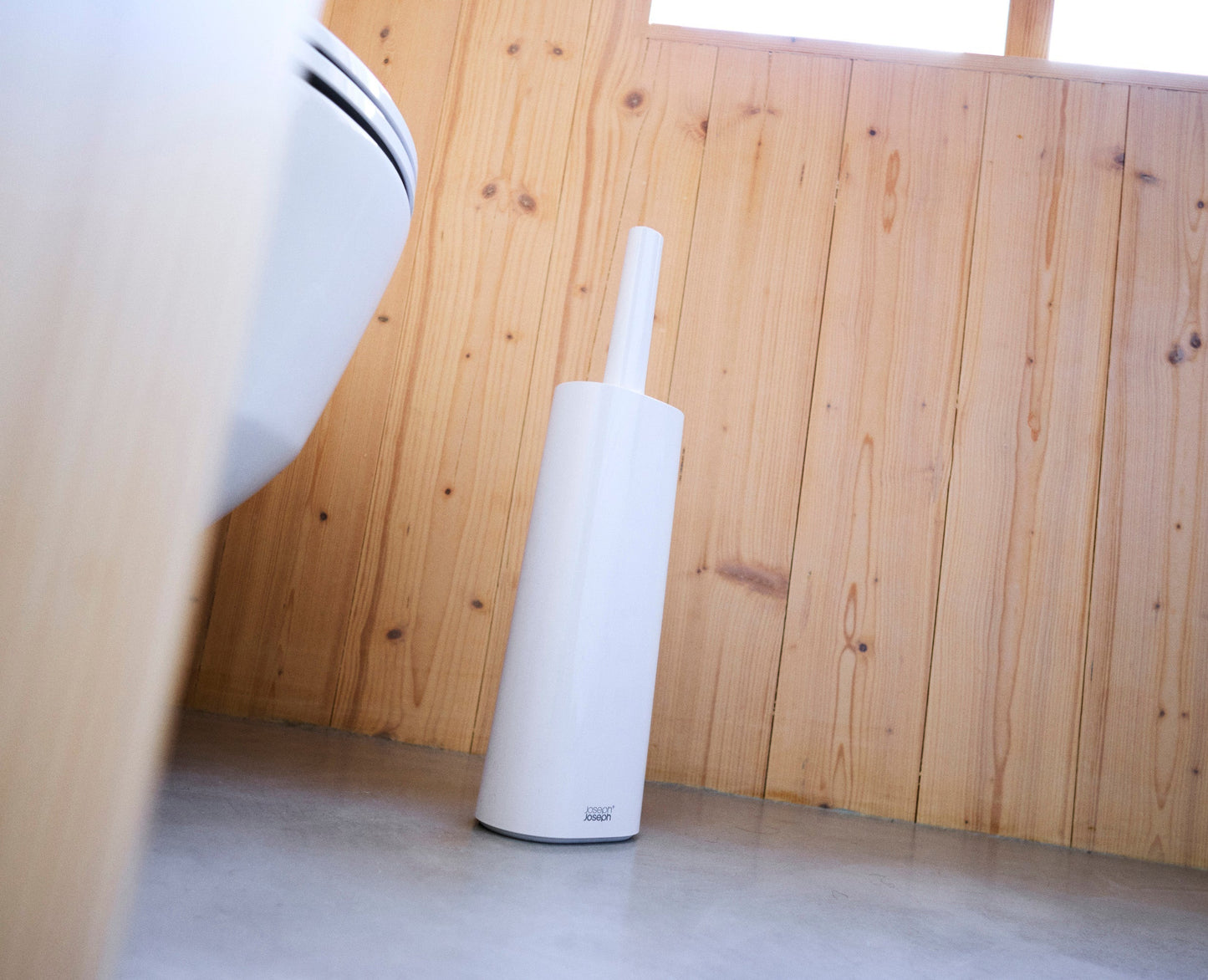 [hidden] [lifestyle] Flex™ TriBlade White Toilet Brush