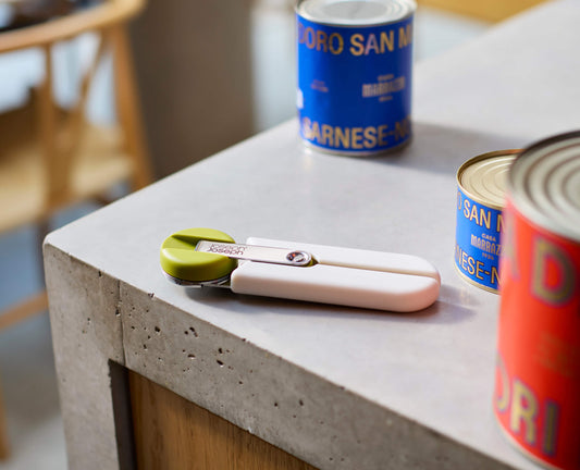 [hidden] [lifestyle] GoRound™ Easy-Open Can Opener