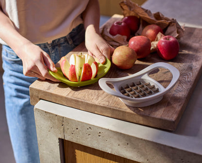 Nest™ Press 2-in-1 Fruit & Vegetable Cutter