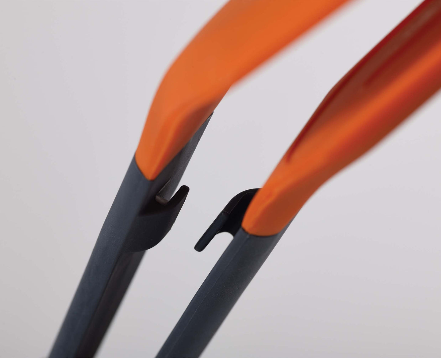 [half-width] Turner Tongs - 10142 - Image 3