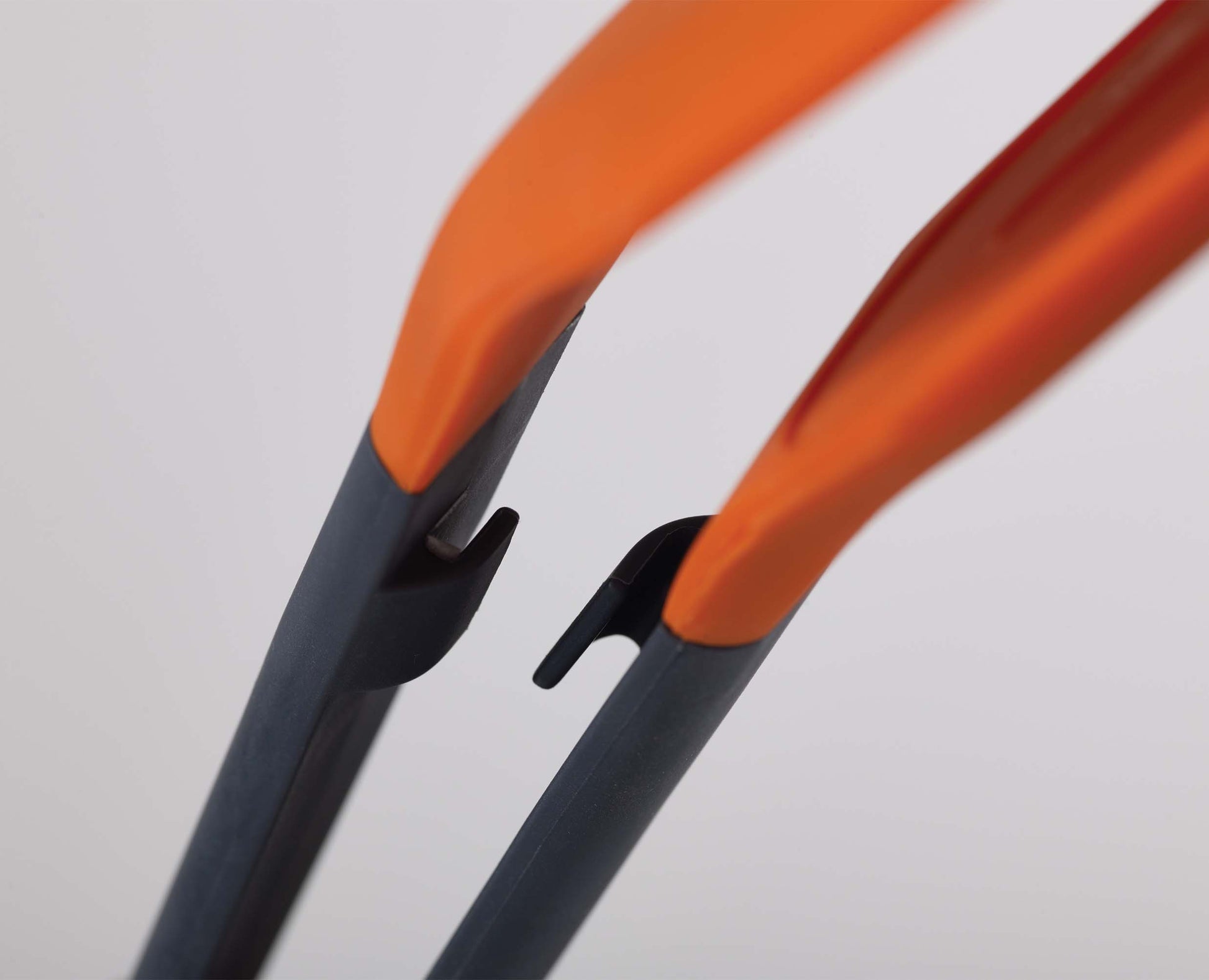 [half-width] Turner Tongs - 10142 - Image 3