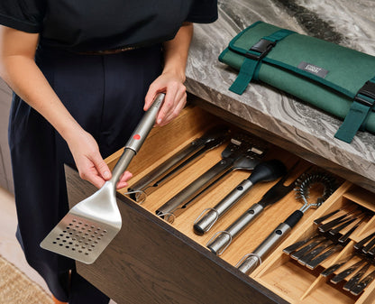 [hidden] [lifestyle] 6-piece GrillOut™ BBQ Utensil Set with Extending Handles
