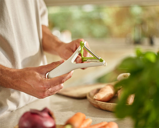 [hidden] [lifestyle] Switch™ 2-in-1 Peeler - 20227 - Image 2