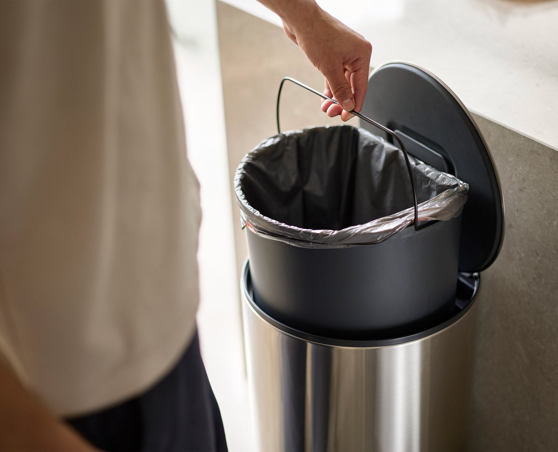 [half-width] Arc™ 30L Easy-push Stainless-steel Pedal Bin Starter Set