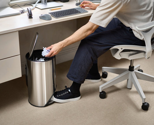 [hidden] [lifestyle] Arc™ 10L Easy-push Stainless-steel Pedal Bin Starter Set