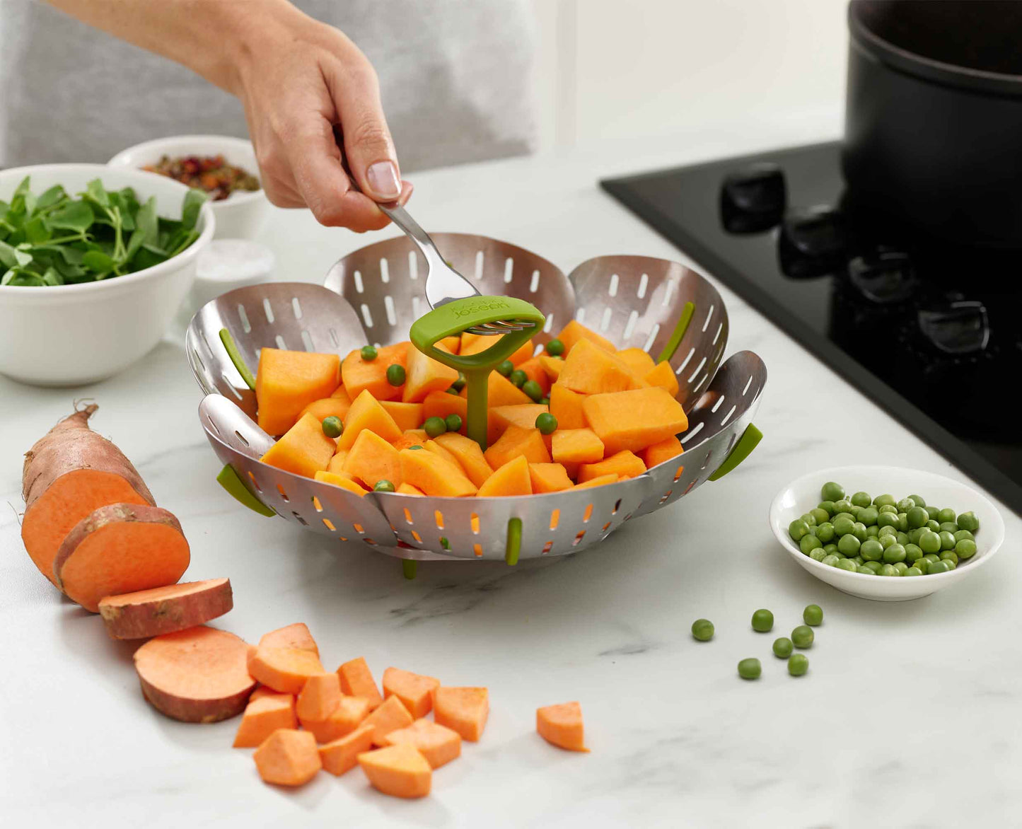 [half-width] Bloom Steel Folding Steamer Basket - 45033 - Image 4
