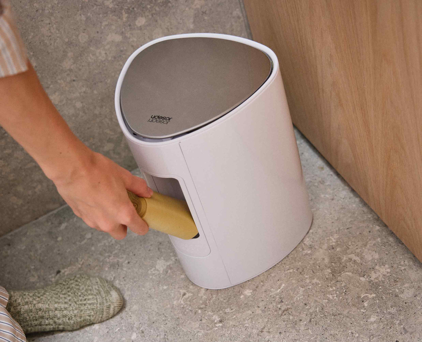 [half-width] EasyStore™ 5L Gloss White Bathroom Bin Starter Set