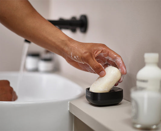 [hidden] [lifestyle] Slim™ Compact Matt Soap Dish - 70601 - Image 2