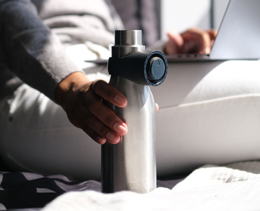 [hidden] [lifestyle] Loop™ 500ml Stainless-steel Vacuum Insulated Water Bottle - 81121 - Image 2