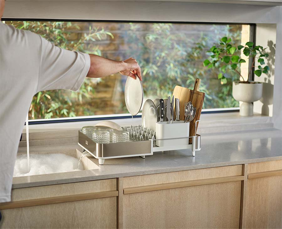 [hidden] [lifestyle] Extend™ Steel Expandable Dish Drainer - 851692 - Image 2