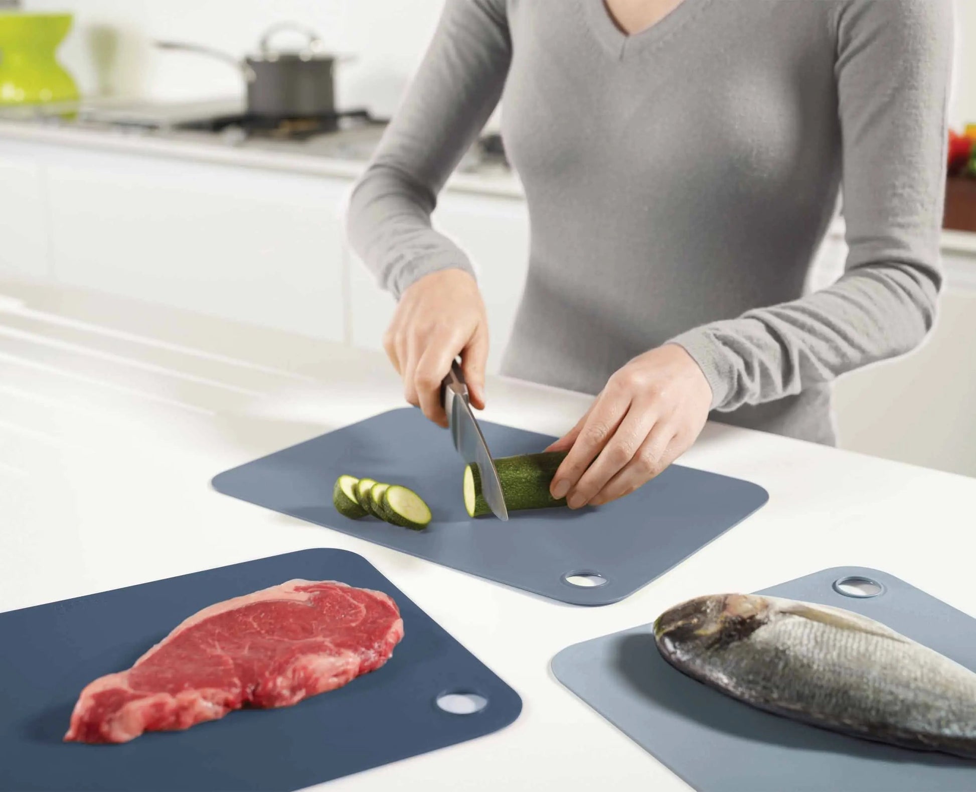 [lifestyle] [hidden] - Pop™ 3-piece Chopping Mat Set - 981002 - Image 2