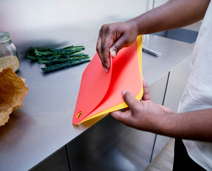 [hidden] [lifestyle] Pop™ 6-piece Sunrise Chopping Mat Set