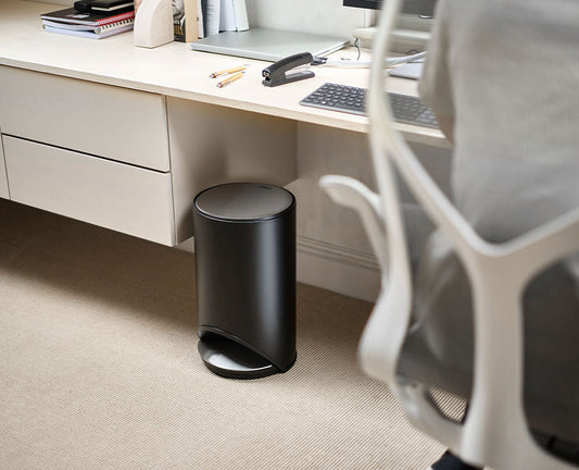 [hidden] [lifestyle] Arc™ 10L Easy-push Matt Black Pedal Bin - 30151 - Image 2